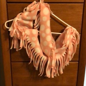 👗Pink and white polka dot fringed scarf